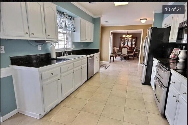 Building Photo - 773 Bradley Cove