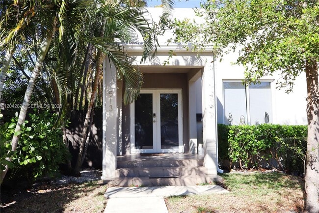 Building Photo - 513 SW 18th Ct
