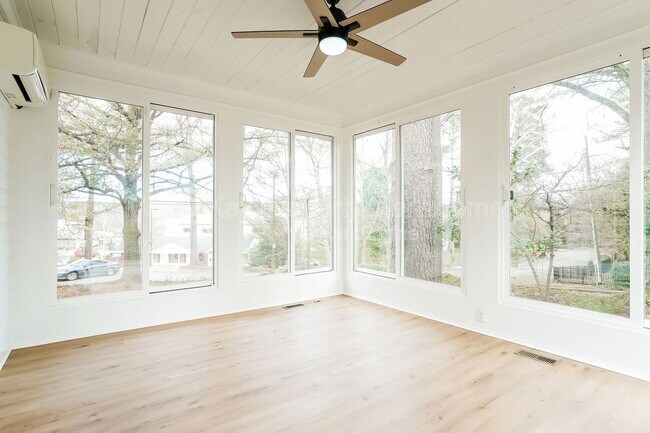 Building Photo - 3401 White Oak Rd