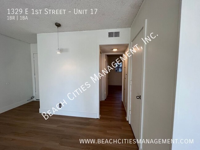 Building Photo - Stunning 1 Bedroom 1 Bath Condo Just One B...