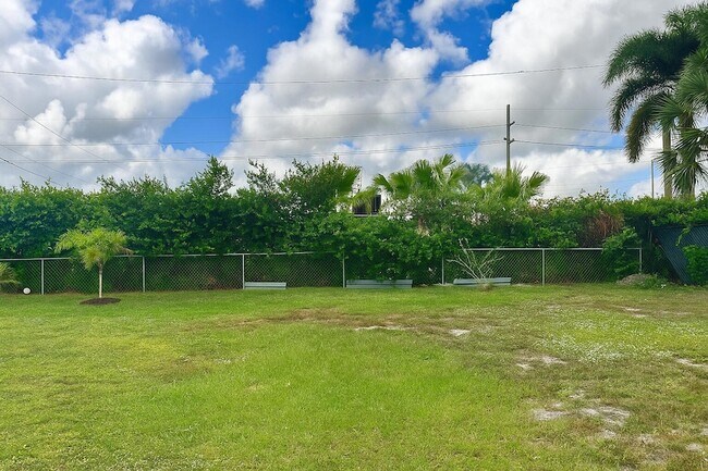 Building Photo - 1892 SW Biltmore St