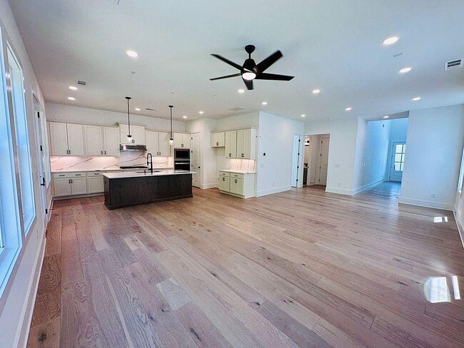 Building Photo - 1225 Westshore Dr