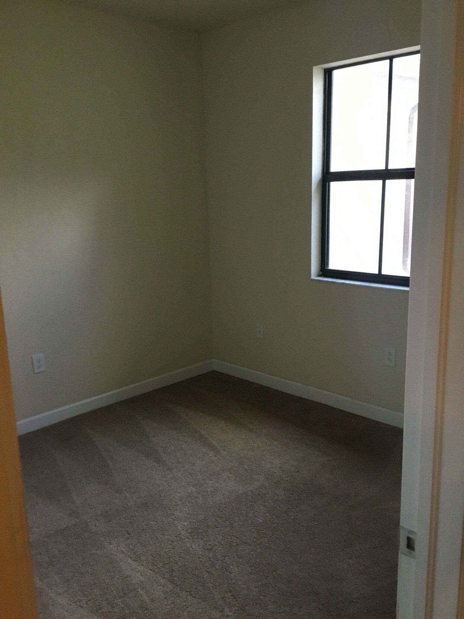 2023 photos as reference, now laminated floor - 3370 W 90th St