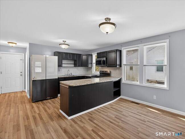 Building Photo - 91 Jewett St