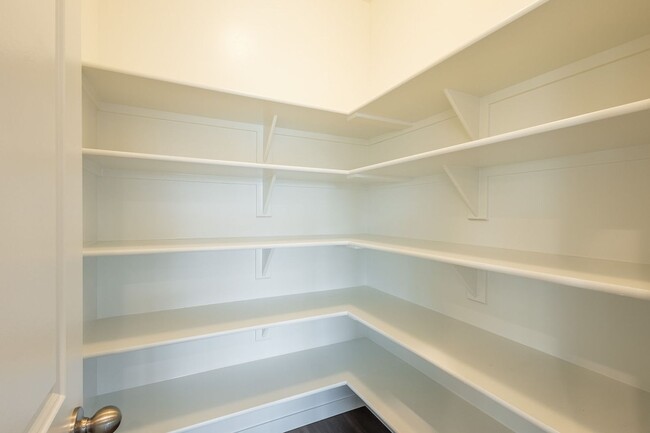 Building Photo - Brand New 3 bed 2.5 bath with flex room No...