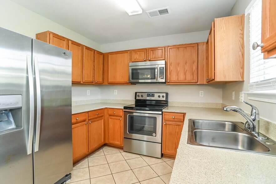 Building Photo - 5938 Firethorne Ln
