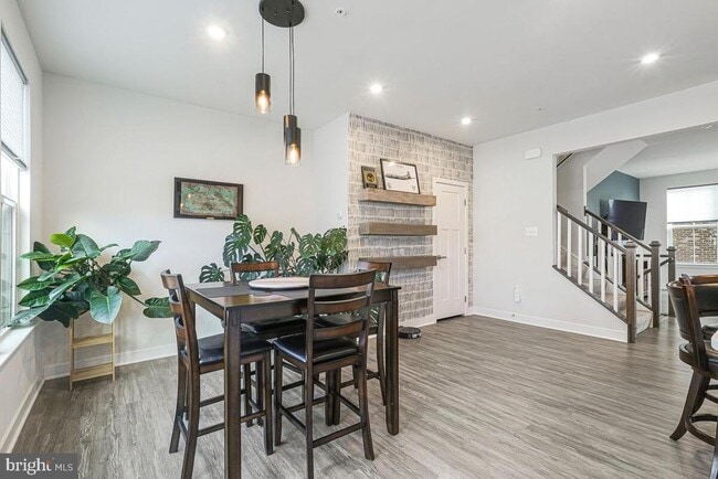 Building Photo - 3760 Charterhouse Alley