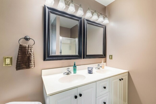 Building Photo - 1141 Decca Dr