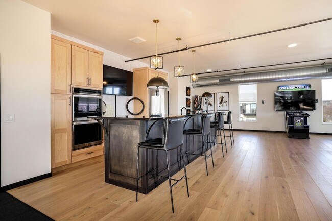 Building Photo - 28 7th St NE