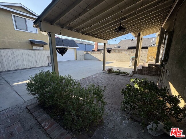 Building Photo - 2417 Andreo Ave