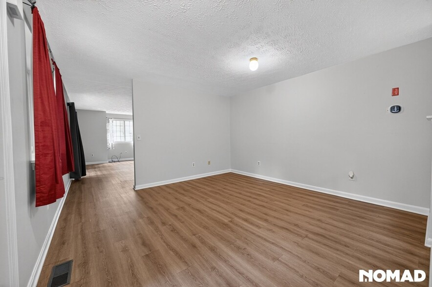 Building Photo - 9 Voyagers Ln