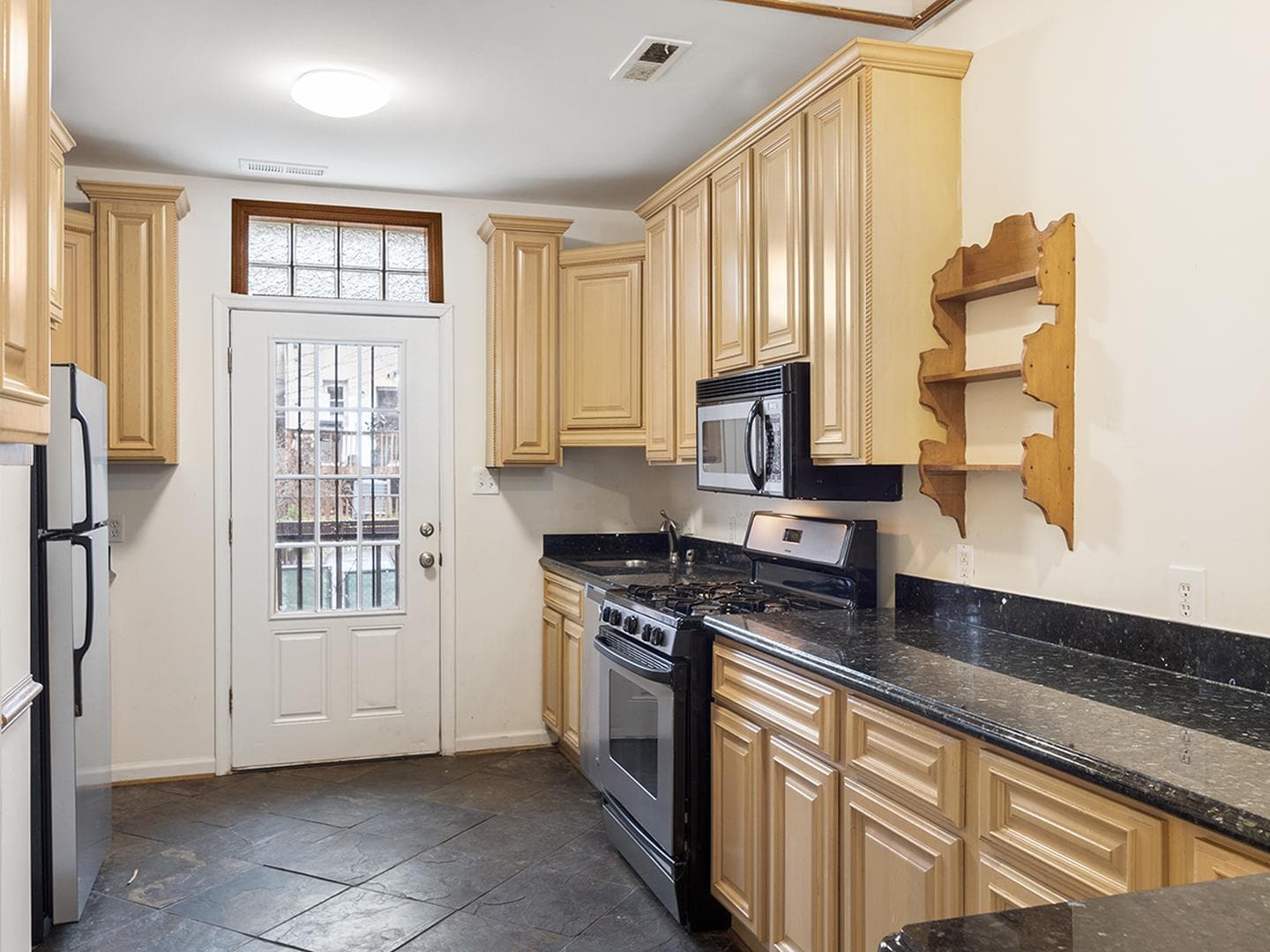 Building Photo - Historic Eckington townhouse near Red Line...