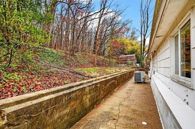 Building Photo - 1123 OH-552
