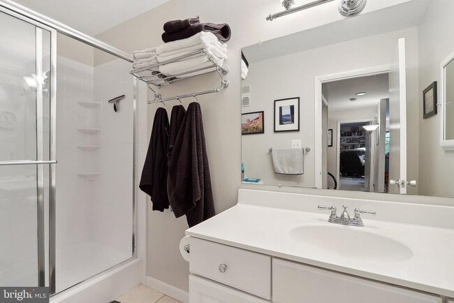 Building Photo - 2031 Approach Ln