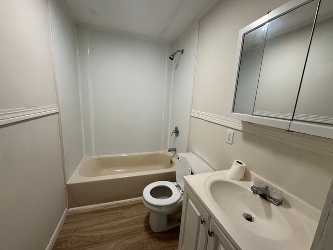 Building Photo - Renovated 3/1 House in North Rome- $1,095