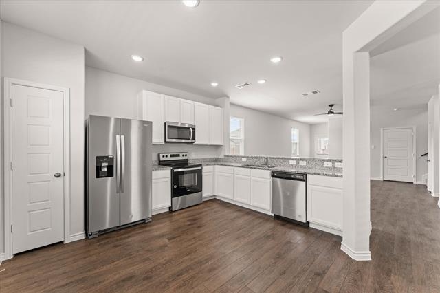 Building Photo - 5672 Shore Point Trl