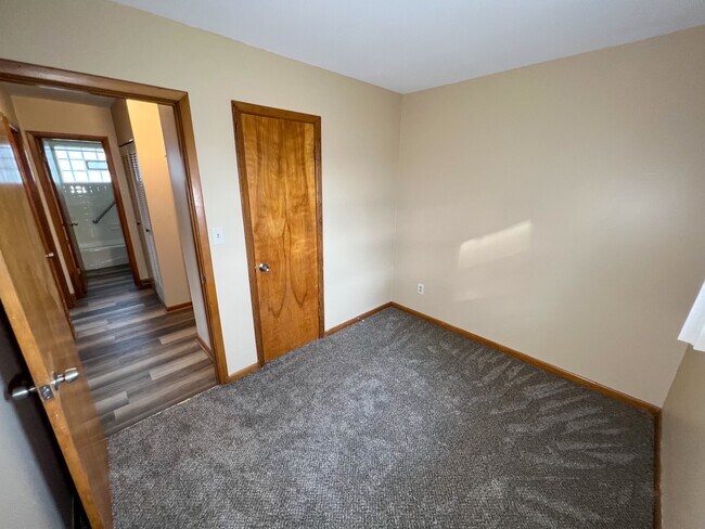 Building Photo - 4528 Plumbrook Dr