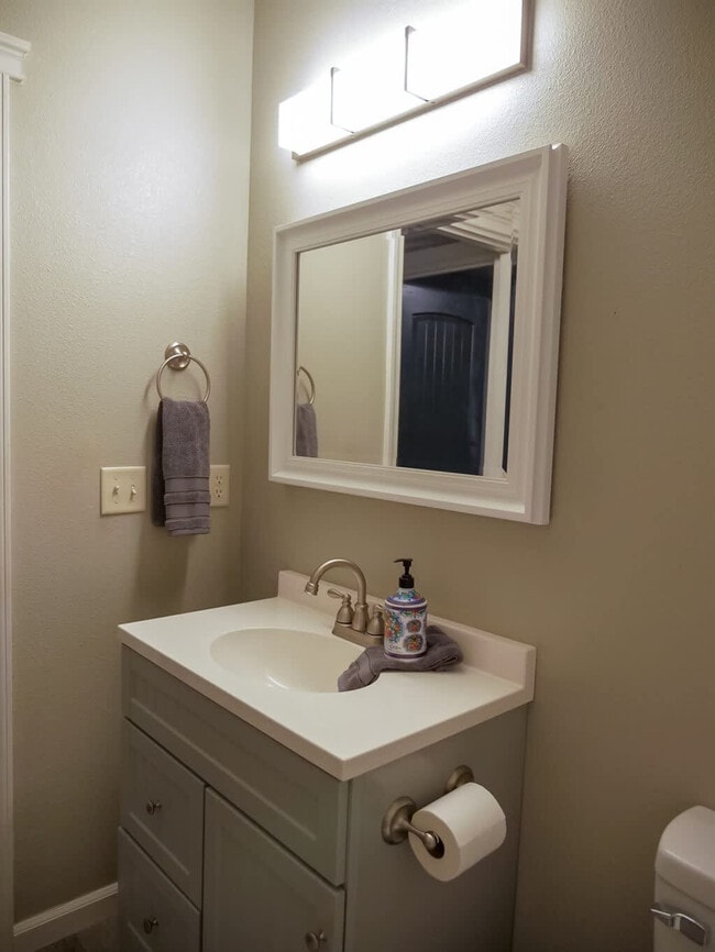 Building Photo - 151 Cub St W