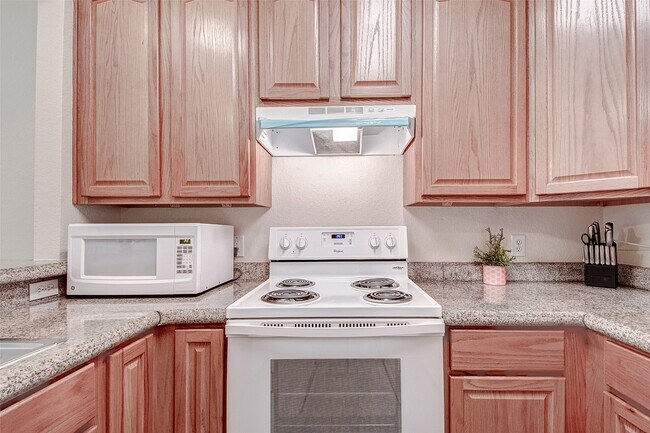 Building Photo - 9400 Bellaire Blvd