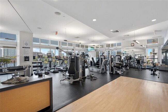 Building Photo - 1111 SW 1st Ave