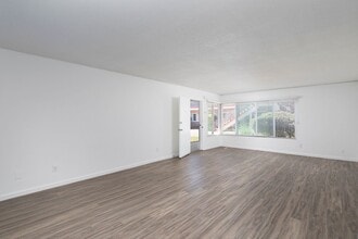 Building Photo - Beautifully Remodeled 2 BR in South Park