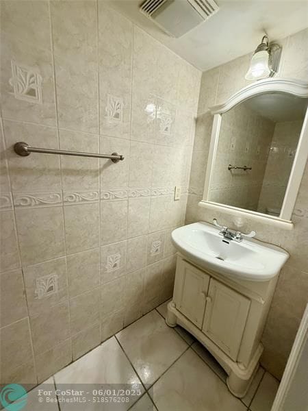 Building Photo - 5706 Blueberry Ct