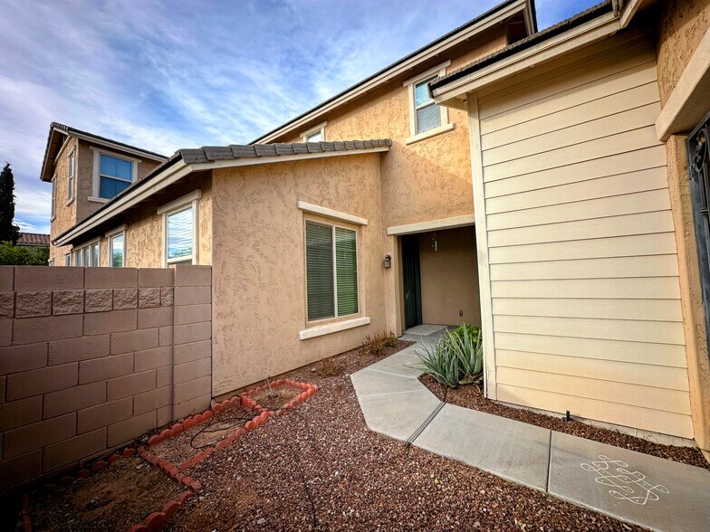 Building Photo - 4717 W Sweet Iron Pass