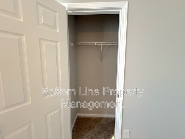 Building Photo - 1020 Stinson Glen Ln