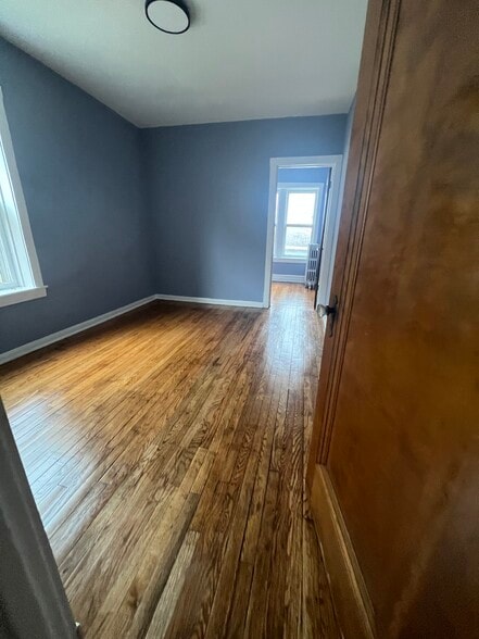 Bedroom with enclosed office space - 3025 N Parkside Ave