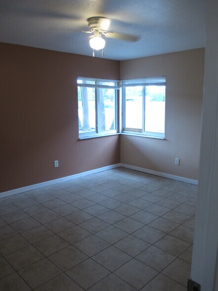 Building Photo - 800 N Fiske Blvd