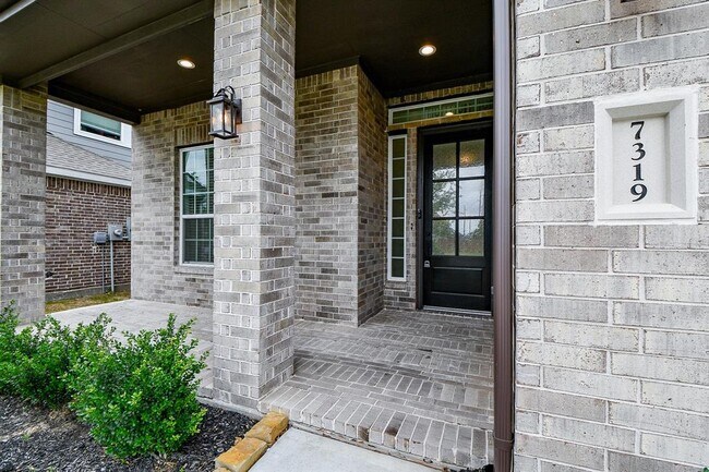 Building Photo - 7319 Bayberry Crescent Ln