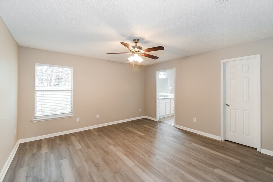 Building Photo - 2985 Mikris Dr E