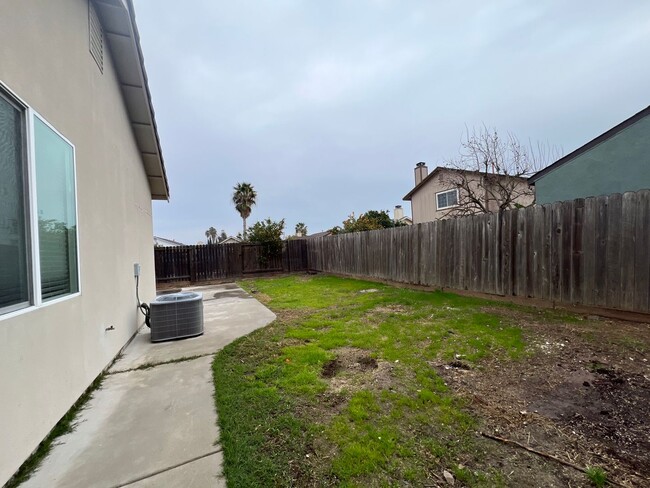 Building Photo - Spacious 4 Bedroom 2 Bath Home on Cul-De-Sac