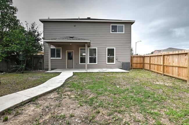Building Photo - 5 bed | 3 bath | Corner lot | Fully remode...
