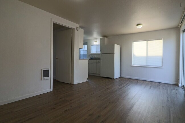 Building Photo - 2344 Trenton Ave