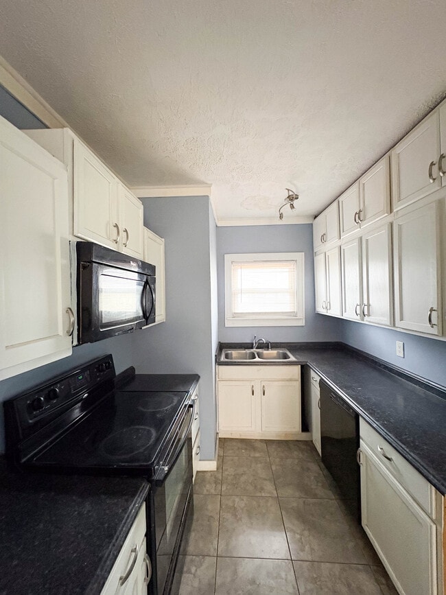 Building Photo - 3407 Graceland Ave