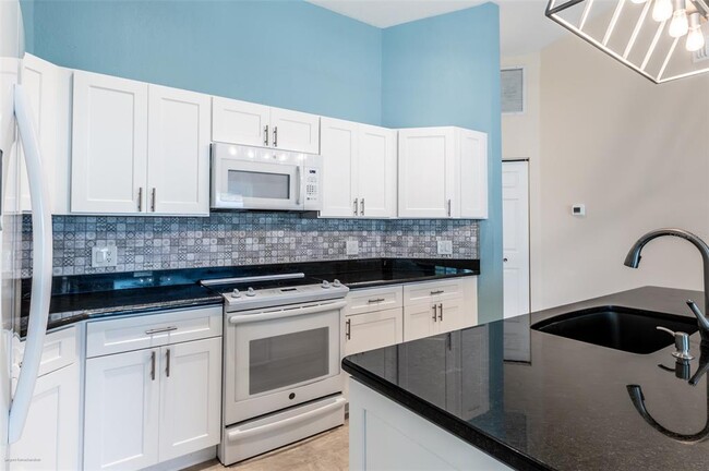 Building Photo - 18646 Kerrville Cir