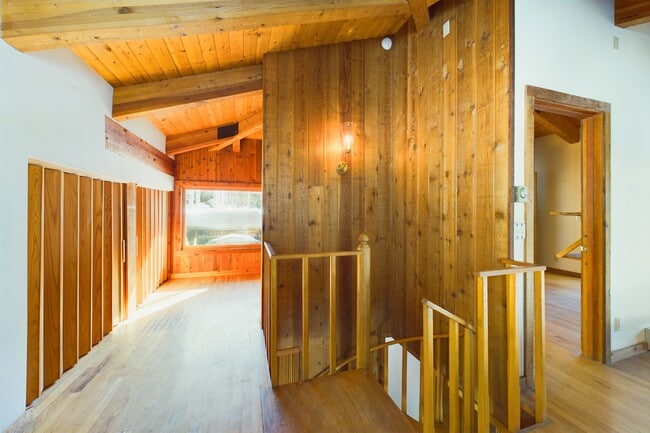 Building Photo - 209 E Reds Rd