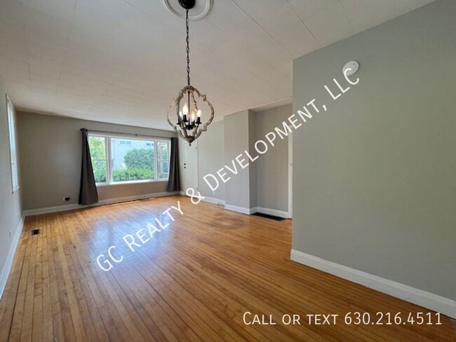 Building Photo - ***RIVERSIDE 1ST FLOOR UNIT / 2 BDRM - 1 B...