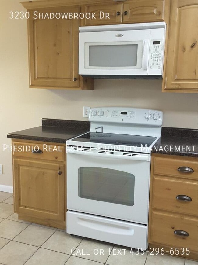 Building Photo - 3230 N Shadowbrook Dr