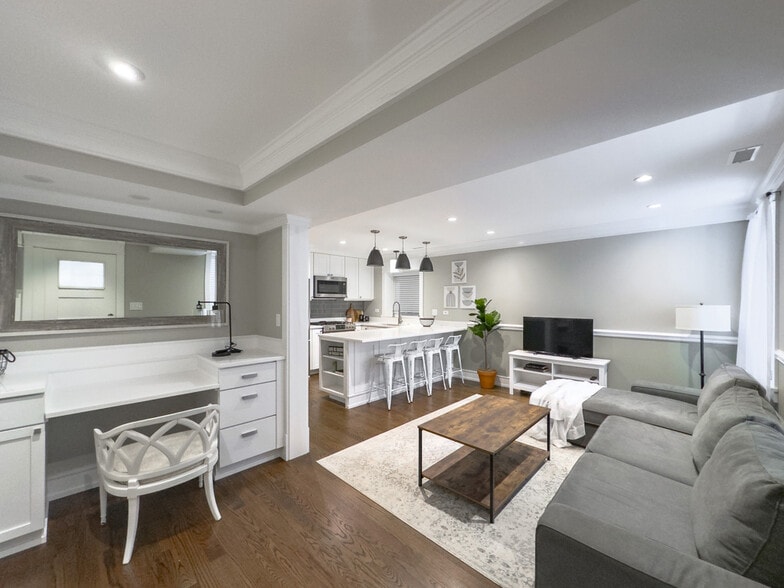 Building Photo - 3453 N Hoyne Ave