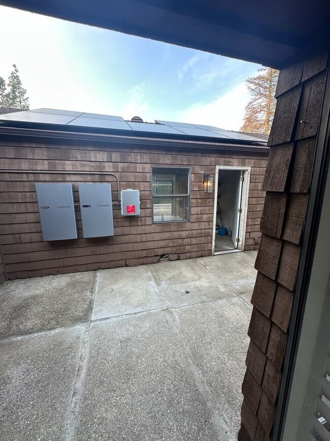 Building Photo - Charming 2-Bedroom, 2-Bathroom Townhome with Loft With Solar!