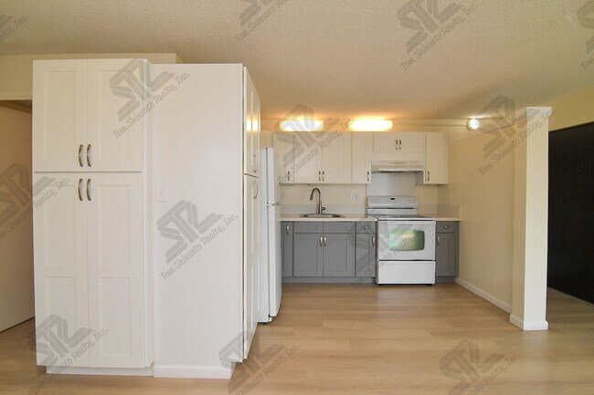 Building Photo - 2 Bedrooms | 1 Bathroom | in Makiki