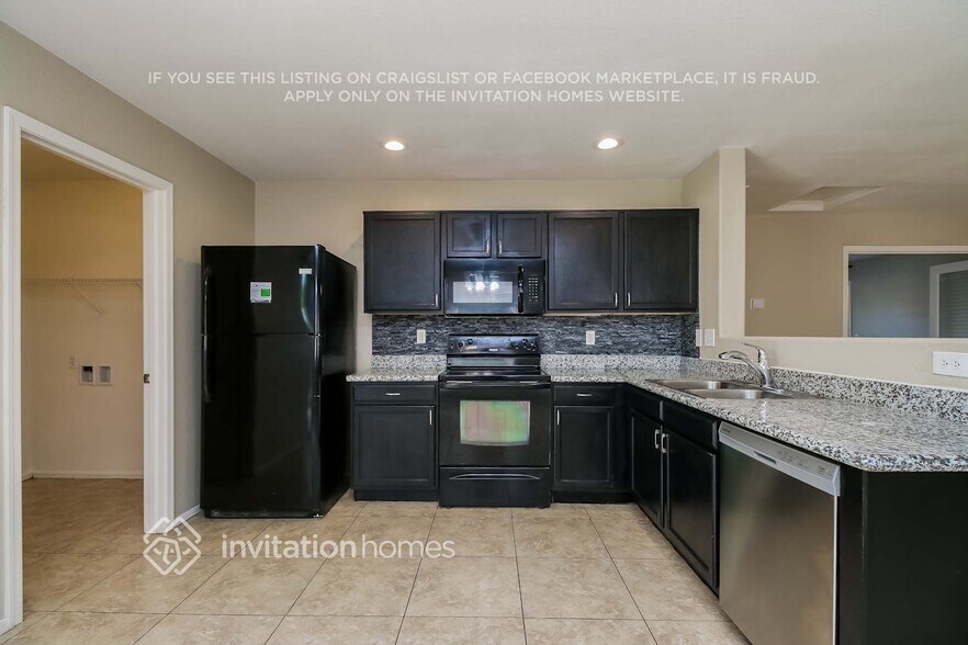 Building Photo - 1102 E Dust Devil Dr