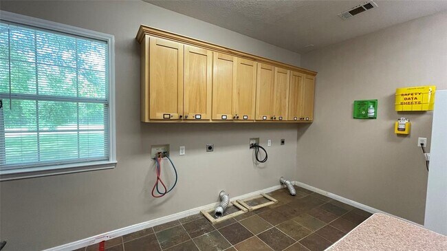 Building Photo - 68 Lowery Ln