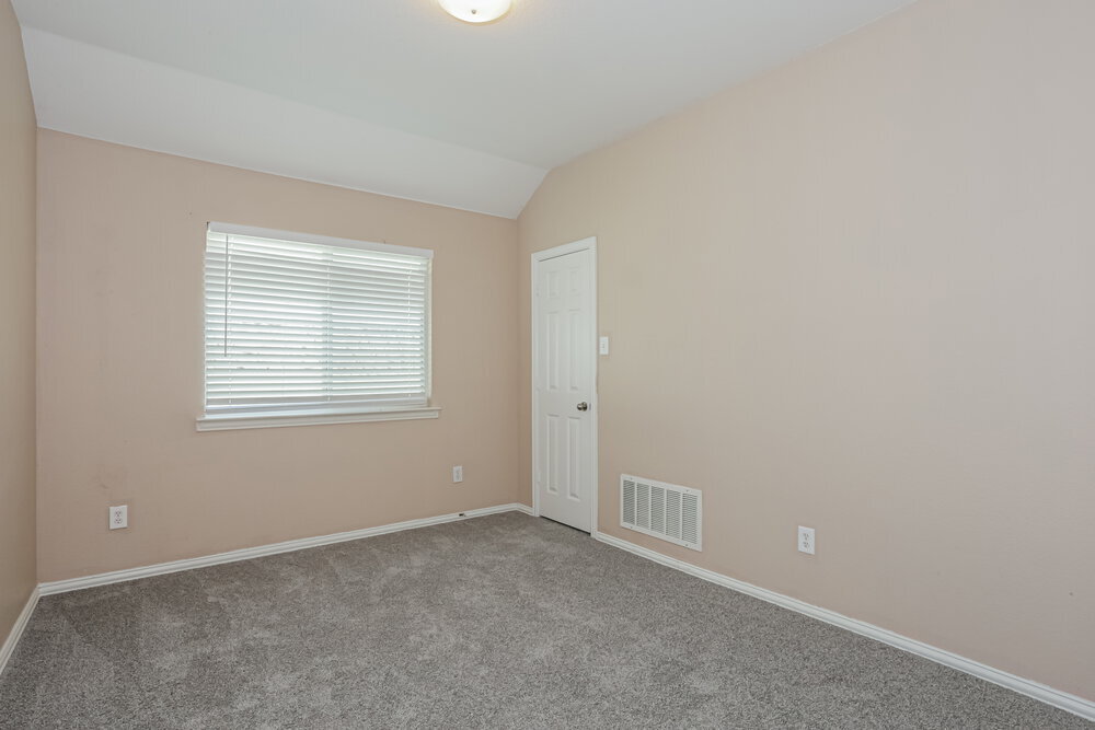 Building Photo - 317 Creekview Dr