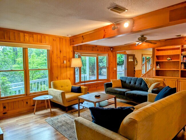 Building Photo - 524 Stornoway Dr