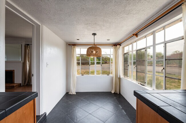 Building Photo - 601 Tulane Dr NE