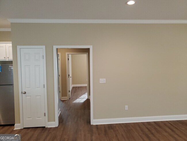 Building Photo - 1033 Clifton Ct