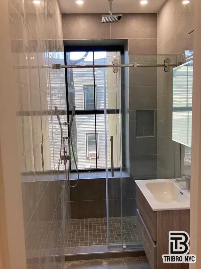 Building Photo - 0 bedroom in RIDGEWOOD NY 11385